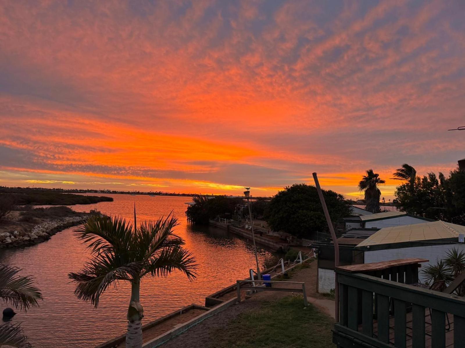 Pelican Point Waterfront Resort Formerly Carnarvon Beach Retreat Luaran gambar